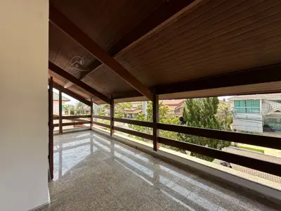 Casa - Sobrado com 3 quartos (sendo 1 suite(s)) a 400,00 metros praia.