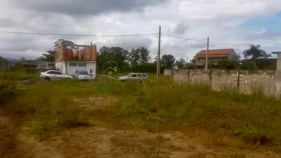 Terreno - Amplo com  quartos  a 5000,00 metros praia.