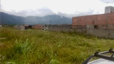 Terreno - Amplo com  quartos  a 5000,00 metros praia.