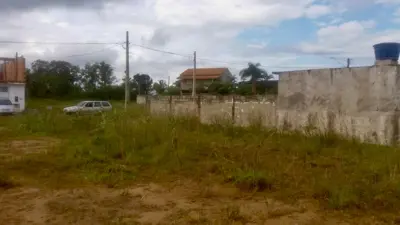 Terreno - Amplo com  quartos  a 5000,00 metros praia.