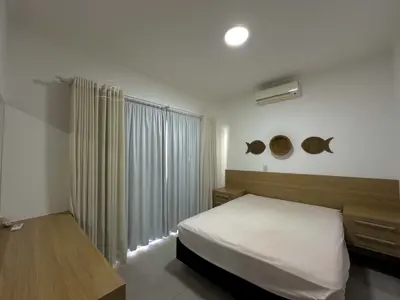 Casa - Sobrado Novo com 4 quartos (sendo 2 suite(s)) a 500,00 metros praia.