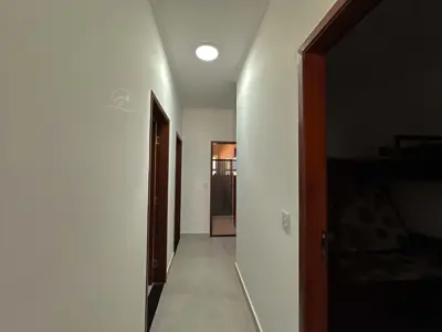 Casa - Sobrado Novo com 4 quartos (sendo 2 suite(s)) a 500,00 metros praia.