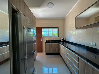 Casa - Sobrado Novo com 4 quartos (sendo 2 suite(s)) a 500,00 metros praia.