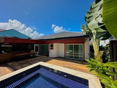 Casa - Sobrado Novo com 4 quartos (sendo 2 suite(s)) a 500,00 metros praia.