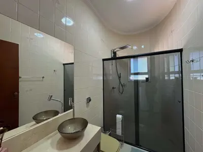 Casa - Sobrado Novo com 4 quartos (sendo 2 suite(s)) a 500,00 metros praia.