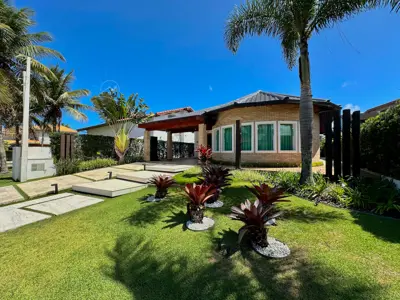 Casa - Sobrado Novo com 4 quartos (sendo 2 suite(s)) a 500,00 metros praia.