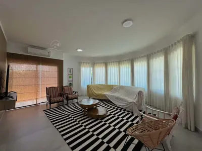 Casa - Sobrado Novo com 4 quartos (sendo 2 suite(s)) a 500,00 metros praia.