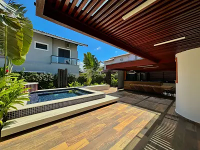 Casa - Sobrado Novo com 4 quartos (sendo 2 suite(s)) a 500,00 metros praia.