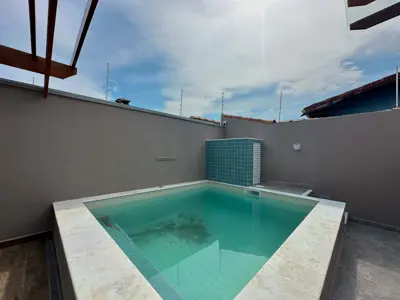 Casa - Térrea com 3 quartos (sendo 2 suite(s)) a 900,00 metros praia.