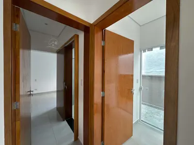 Casa - Térrea com 3 quartos (sendo 2 suite(s)) a 900,00 metros praia.