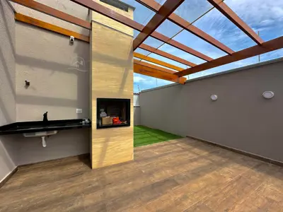 Casa - Térrea com 3 quartos (sendo 2 suite(s)) a 900,00 metros praia.