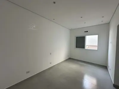 Casa - Térrea com 3 quartos (sendo 2 suite(s)) a 900,00 metros praia.