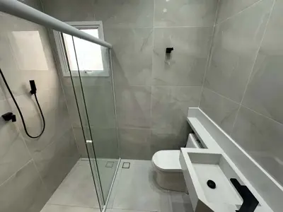 Casa - Térrea com 3 quartos (sendo 2 suite(s)) a 900,00 metros praia.