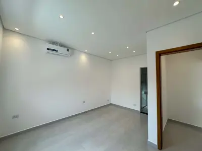 Casa - Térrea com 3 quartos (sendo 2 suite(s)) a 900,00 metros praia.