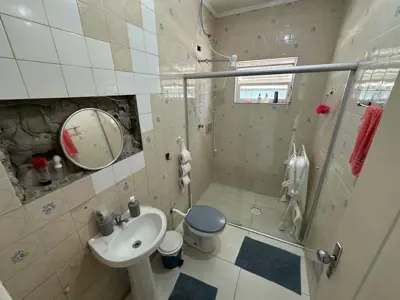 Casa - Térrea com Edícula com 3 quartos (sendo 0 suite(s)) a 3,00 metros praia.