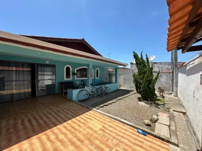 Casa - Térrea com Edícula com 3 quartos (sendo 0 suite(s)) a 3,00 metros praia.