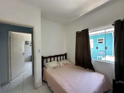 Casa - Térrea com Edícula com 3 quartos (sendo 0 suite(s)) a 3,00 metros praia.