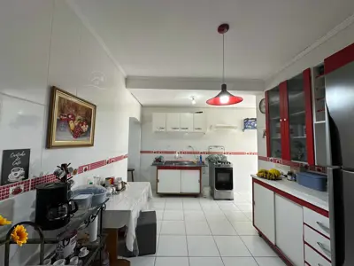 Casa - Térrea com Edícula com 3 quartos (sendo 0 suite(s)) a 3,00 metros praia.