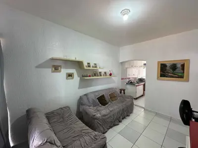 Casa - Térrea com Edícula com 3 quartos (sendo 0 suite(s)) a 3,00 metros praia.