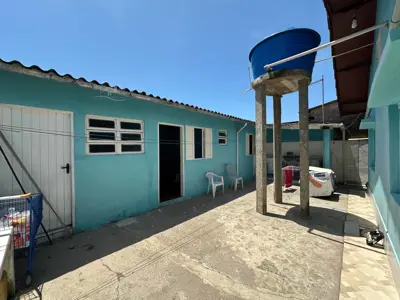 Casa - Térrea com Edícula com 3 quartos (sendo 0 suite(s)) a 3,00 metros praia.