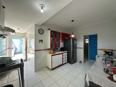 Casa - Térrea com Edícula com 3 quartos (sendo 0 suite(s)) a 3,00 metros praia.