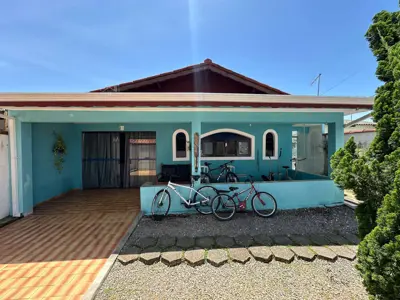 Casa - Térrea com Edícula com 3 quartos (sendo 0 suite(s)) a 3,00 metros praia.