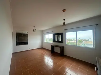 Apartamento - Alto com 2 quartos (sendo 1 suite(s)) a 300,00 metros praia.