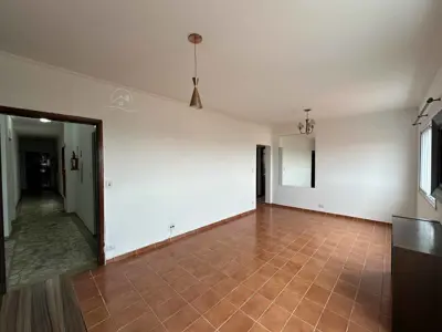 Apartamento - Alto com 2 quartos (sendo 1 suite(s)) a 300,00 metros praia.