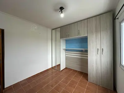 Apartamento - Alto com 2 quartos (sendo 1 suite(s)) a 300,00 metros praia.