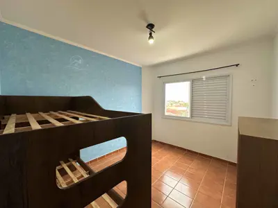 Apartamento - Alto com 2 quartos (sendo 1 suite(s)) a 300,00 metros praia.
