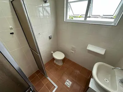 Apartamento - Alto com 2 quartos (sendo 1 suite(s)) a 300,00 metros praia.