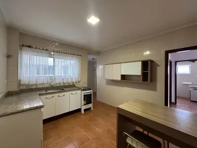 Apartamento - Alto com 2 quartos (sendo 1 suite(s)) a 300,00 metros praia.