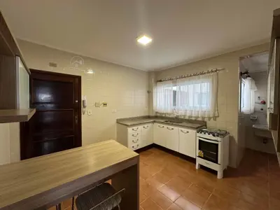 Apartamento - Alto com 2 quartos (sendo 1 suite(s)) a 300,00 metros praia.