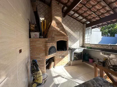 Casa - Térrea com 3 quartos (sendo 1 suite(s)) a 700,00 metros praia.