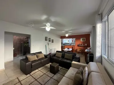 Casa - Térrea com 3 quartos (sendo 1 suite(s)) a 700,00 metros praia.