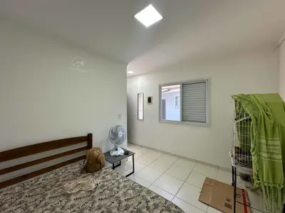 Casa - Térrea com 3 quartos (sendo 1 suite(s)) a 700,00 metros praia.