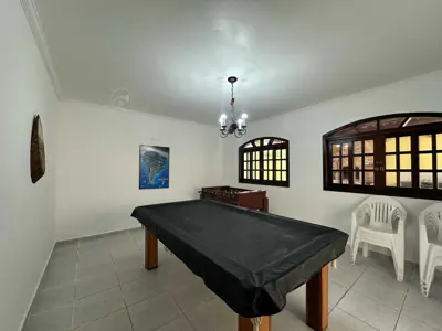 Casa - Sobrado com 3 quartos (sendo 1 suite(s)) a 150,00 metros praia.