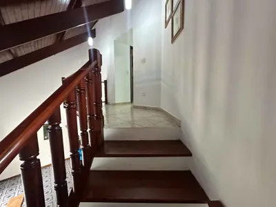 Casa - Sobrado com 3 quartos (sendo 1 suite(s)) a 150,00 metros praia.