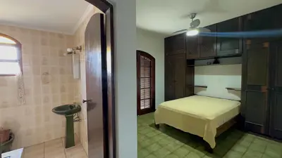 Casa - Sobrado com 4 quartos (sendo 1 suite(s)) a 500,00 metros praia.