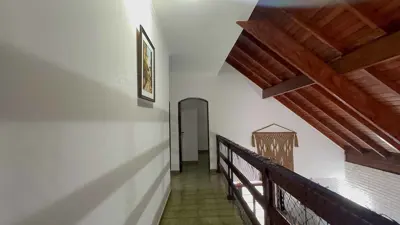 Casa - Sobrado com 4 quartos (sendo 1 suite(s)) a 500,00 metros praia.