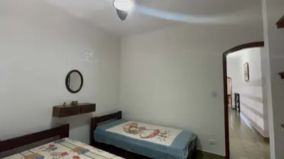 Casa - Sobrado com 4 quartos (sendo 1 suite(s)) a 500,00 metros praia.