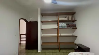 Casa - Sobrado com 4 quartos (sendo 1 suite(s)) a 500,00 metros praia.