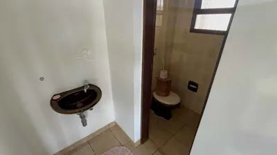 Casa - Sobrado com 4 quartos (sendo 1 suite(s)) a 500,00 metros praia.