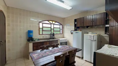 Casa - Sobrado com 4 quartos (sendo 1 suite(s)) a 500,00 metros praia.