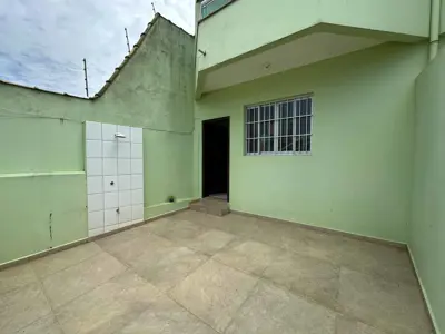 Casa - Sobrado com 2 quartos (sendo 0 suite(s)) a 0,00 metros praia.