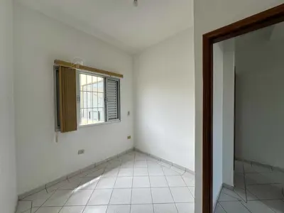 Casa - Sobrado com 2 quartos (sendo 0 suite(s)) a 0,00 metros praia.