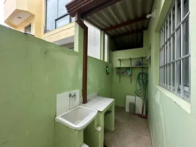 Casa - Sobrado com 2 quartos (sendo 0 suite(s)) a 0,00 metros praia.