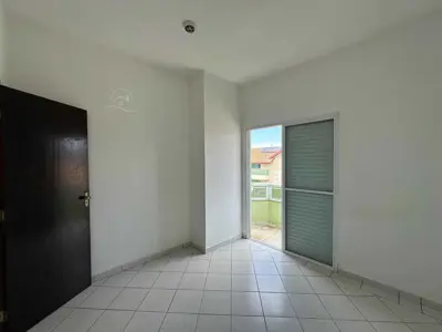 Casa - Sobrado com 2 quartos (sendo 0 suite(s)) a 0,00 metros praia.