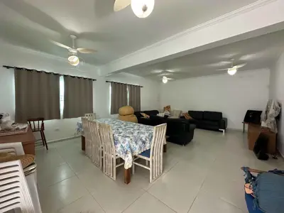 Casa - Sobrado com 4 quartos (sendo 3 suite(s)) a 200,00 metros praia.