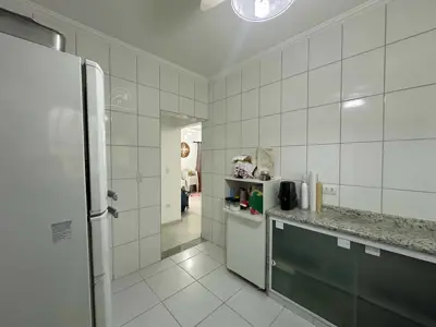 Casa - Sobrado com 4 quartos (sendo 3 suite(s)) a 200,00 metros praia.